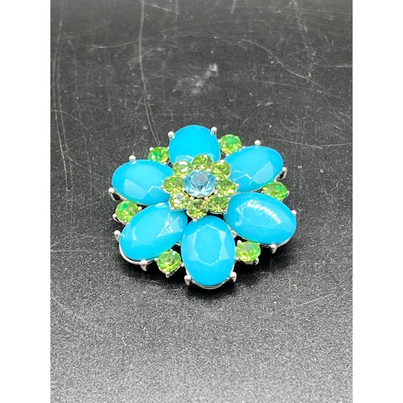 Vtg Sparkling Flower Brooch Blue Green Rhinestone Pin Women's‎ Fashion Accessory - Picture 2 of 4
